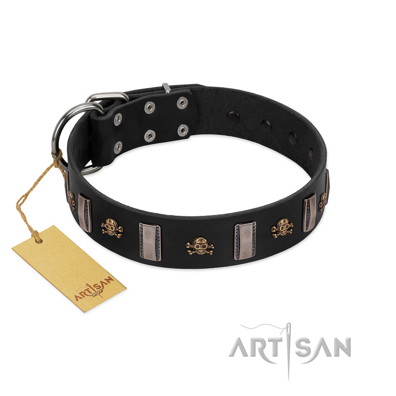 "Pirates' Symbol" Fashionable FDT Artisan Black Leather Golden Retriever Collar with Silver-Like Plates and Gold-Like Skulls